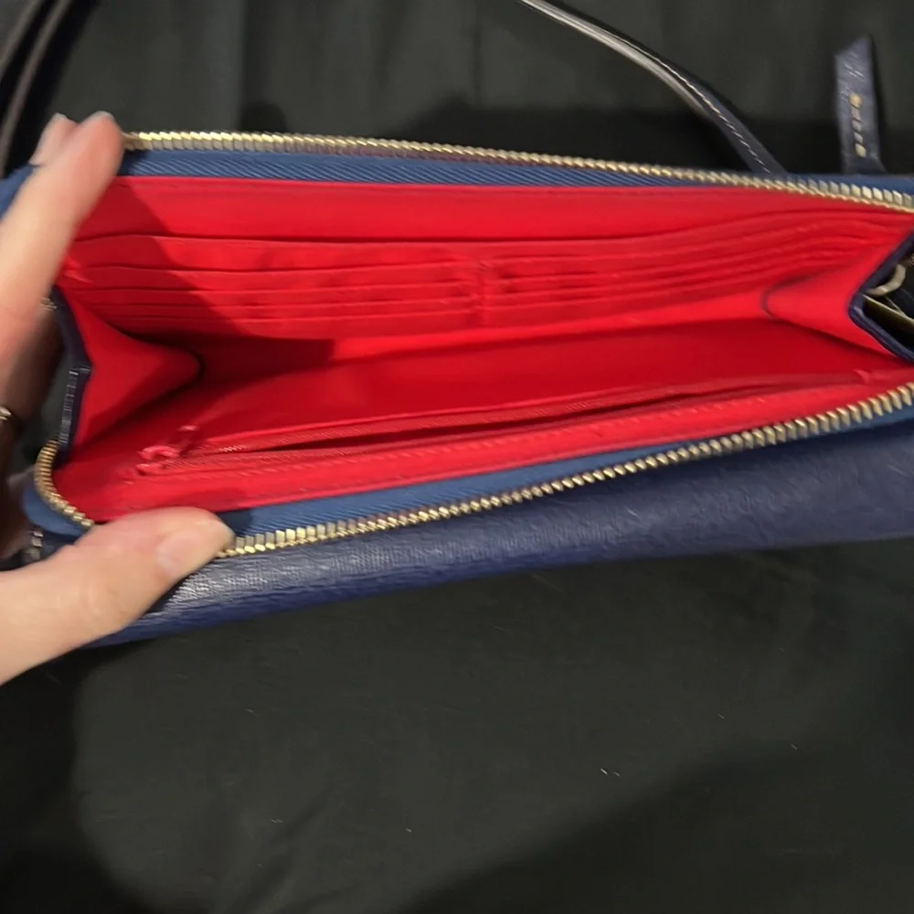 Dooney & Bourke cross body pocket book - Picture 5 of 5